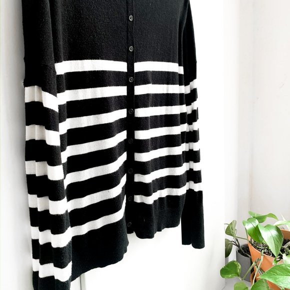 LOFT long sleeve stripe top button detail in back - Picture 2 of 4